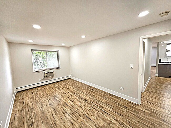 Building Photo - 568 Fairway View Dr