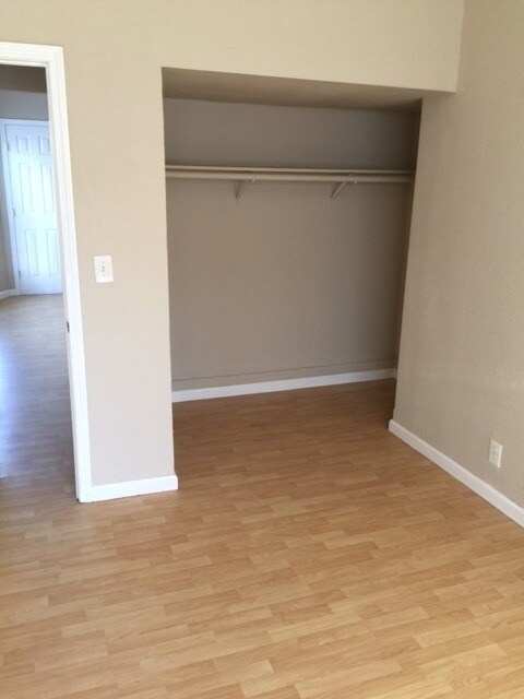 Building Photo - Lee 872