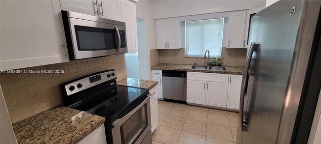 Foto del edificio - 15110 NE 9th Ct