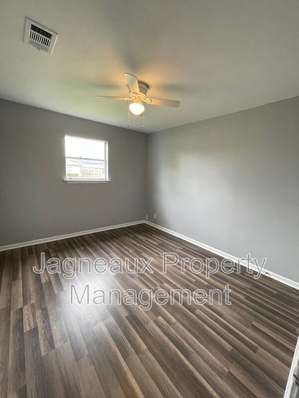 Foto del edificio - 1900 9th Ave