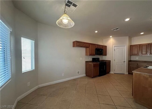 Building Photo - 9351 Pinewood Ridge St