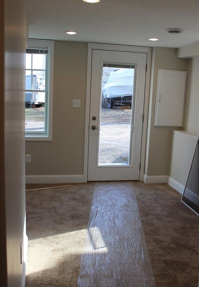 Building Photo - 4915 Edgewater Dr