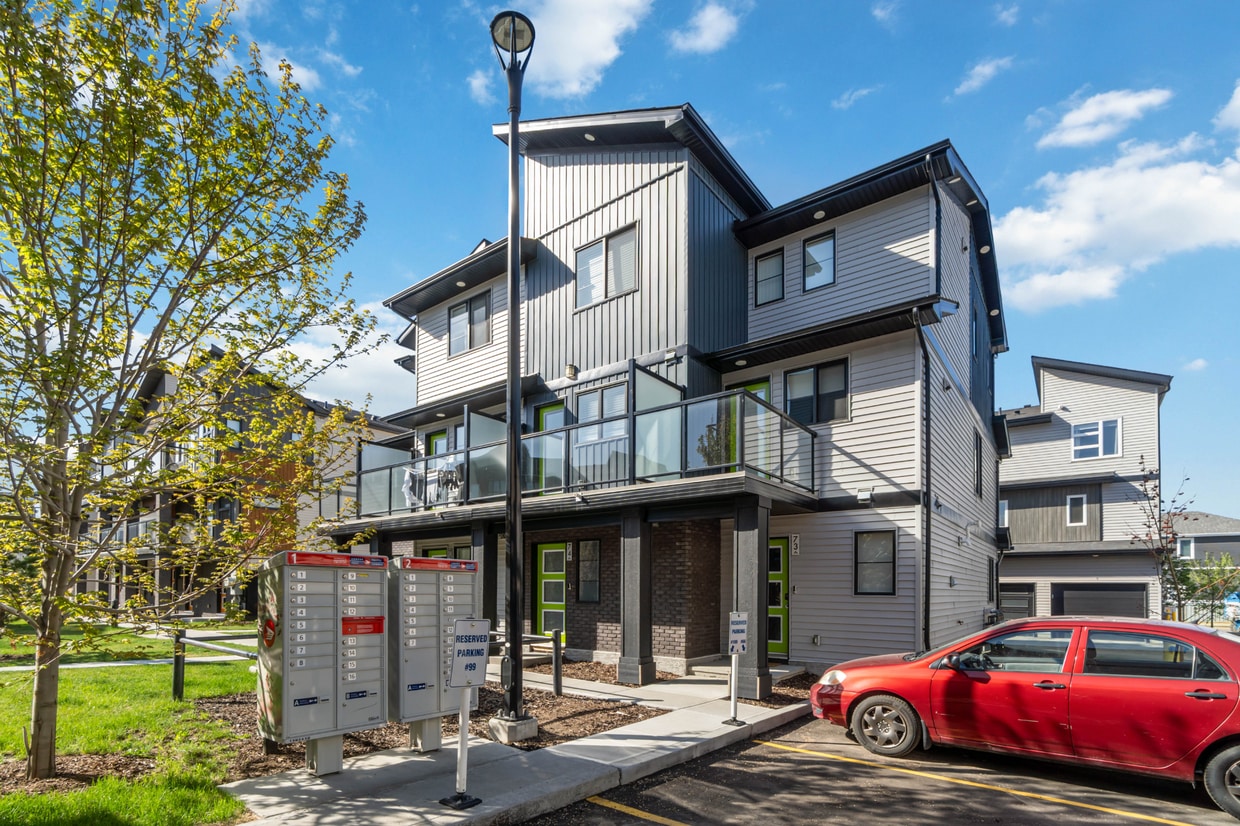 Photo principale - 1203 163 St SW