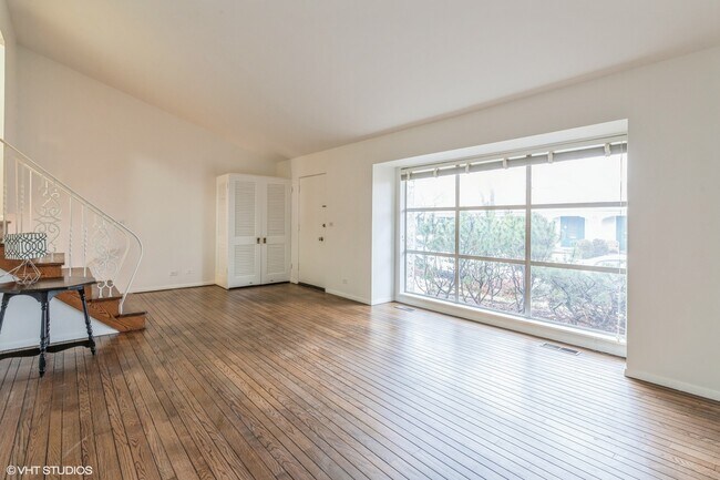 Building Photo - 622 Carriage Hill Dr