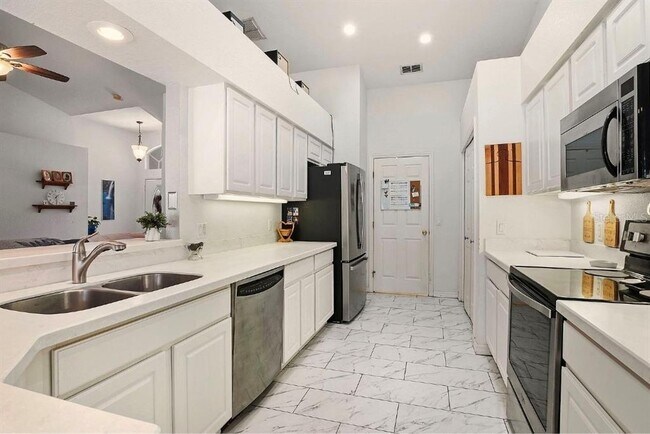 Foto del edificio - 7362 Beaumont Dr
