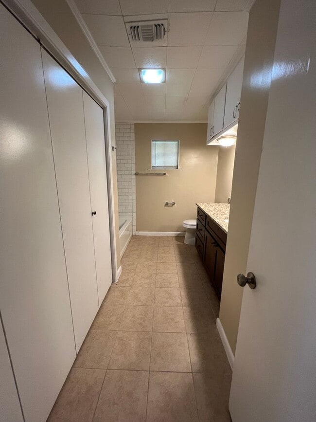 Foto del edificio - Spacious 3 Bed / 1 Bath Home with a Large Backyard – Port Arthur, TX