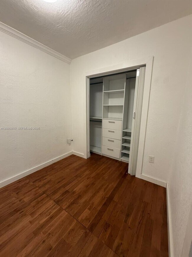 Building Photo - 1330 W 54th St