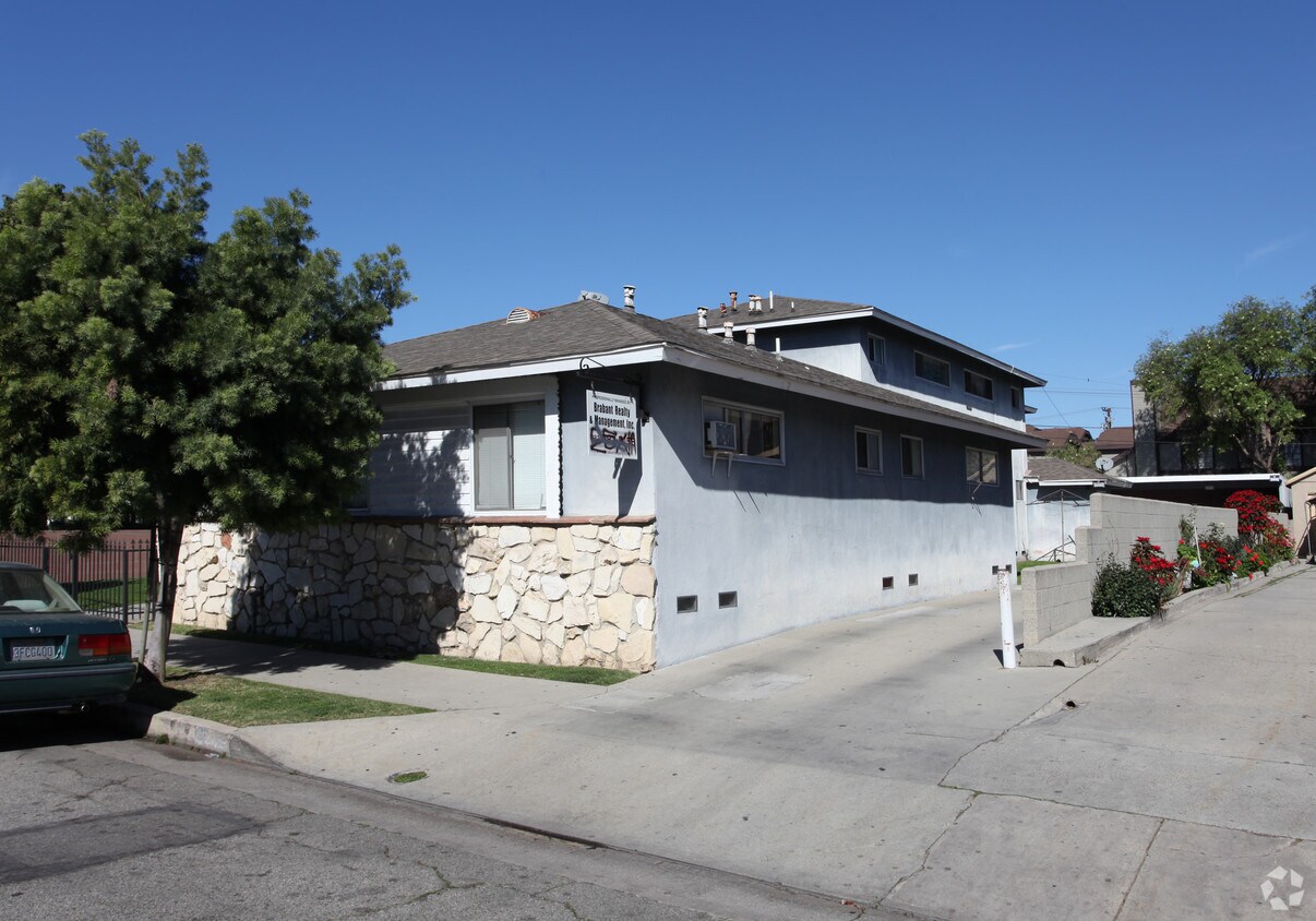 Building Photo - 3061 E 60th Pl