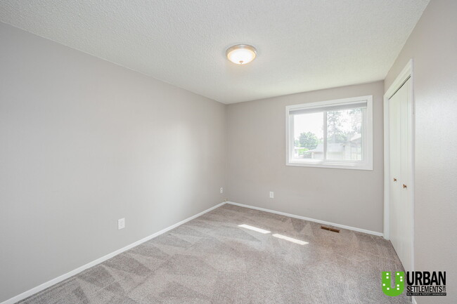 Building Photo - 10409 N Humboldt Dr