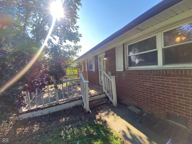 Building Photo - 8044 Beechwood Ave