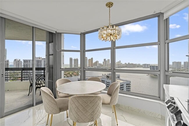 Foto del edificio - 3500 Mystic Pointe Dr