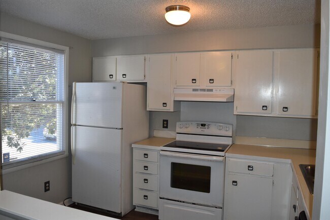 Foto del edificio - 7301 Pebblestone Dr