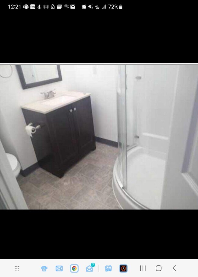 Master bathroom - 3005 Vfw St