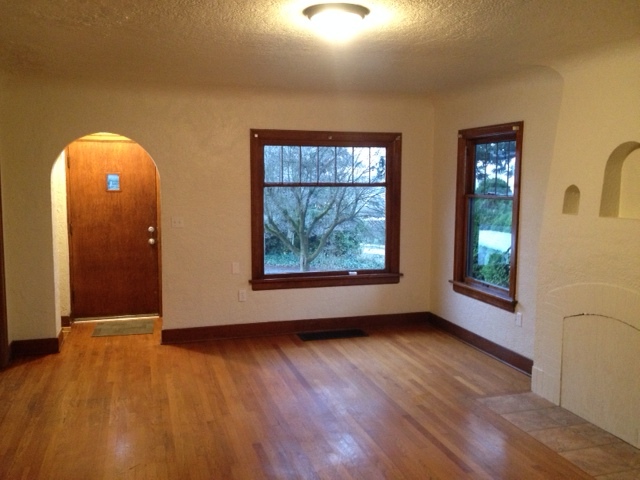 living room and front door - 201 W Lawrence St