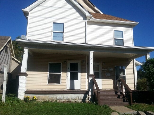 Building Photo - 812 N Mulberry St