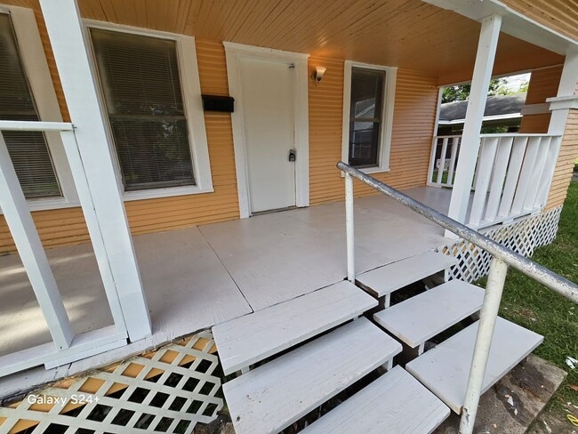 Building Photo - 755 Doucette Ave