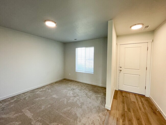 Building Photo - 16891 N Lowerfield Loop