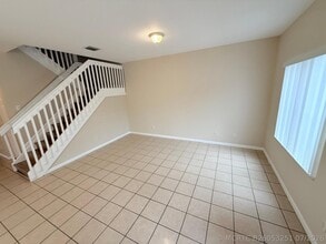Building Photo - 905 N Santa Catalina Cir
