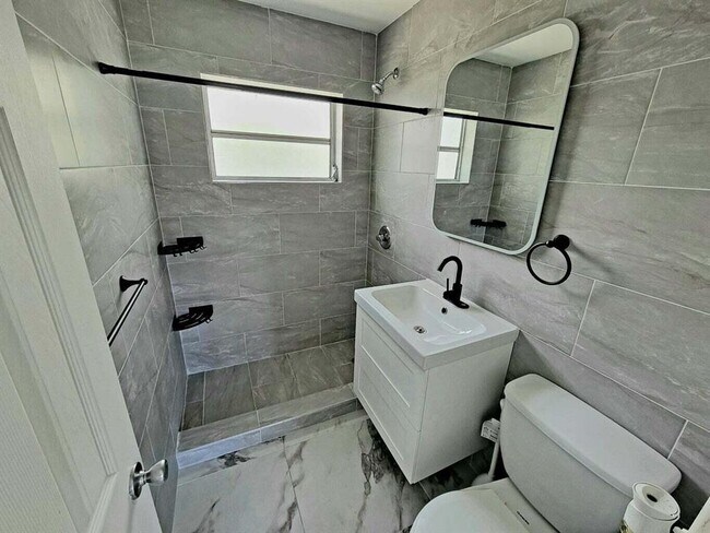 Foto del edificio - 2640 Pierce St