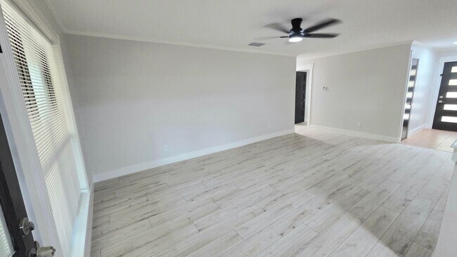 Foto del edificio - 411 Woodcrest Way