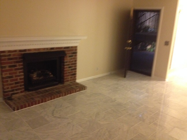 Foto del edificio - 2116 Hobbs Rd