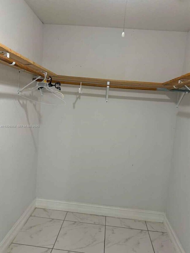 Foto del edificio - 13100 NW 22nd Ave