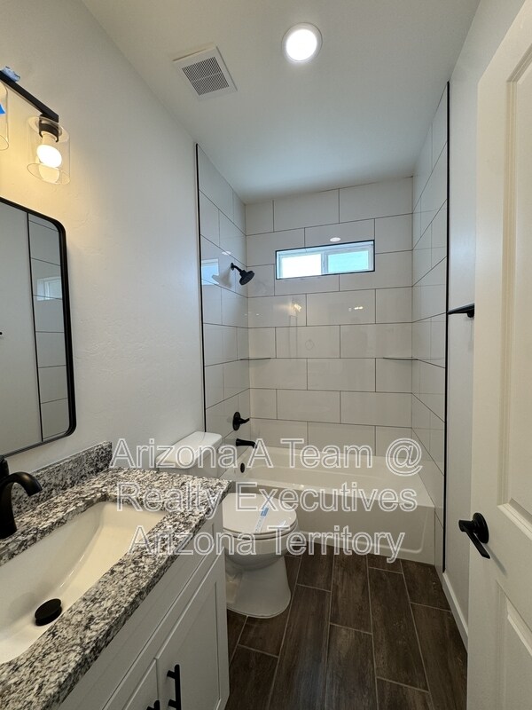 Foto del edificio - 2130 N Ralph Ave