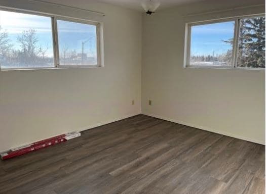 Building Photo - Close to Olds College- 2 Bedroom Unit