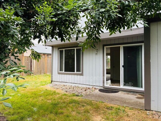 Foto del edificio - 933 NW Sequoia Ave