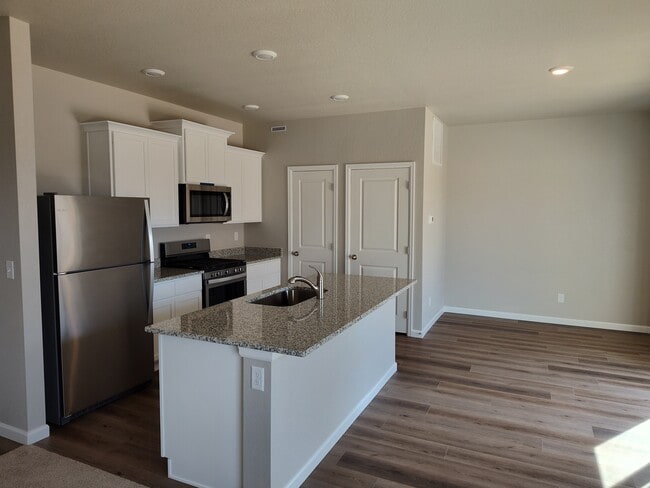 Building Photo - 7415 Dolores Ave