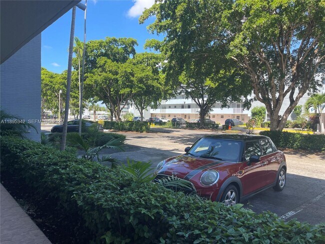 Foto del edificio - 3750 NE 169th St