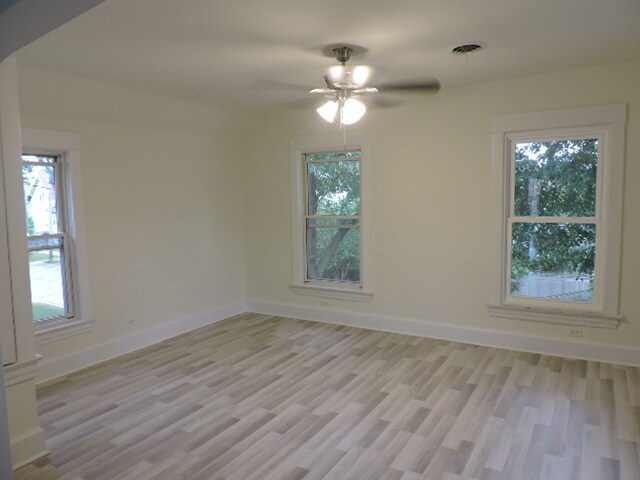 Primary Photo - 1407 Foster St