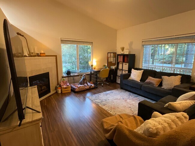 Building Photo - Beautiful 3 Bedroom, 2.5 Bath Home in Clearwood Community!