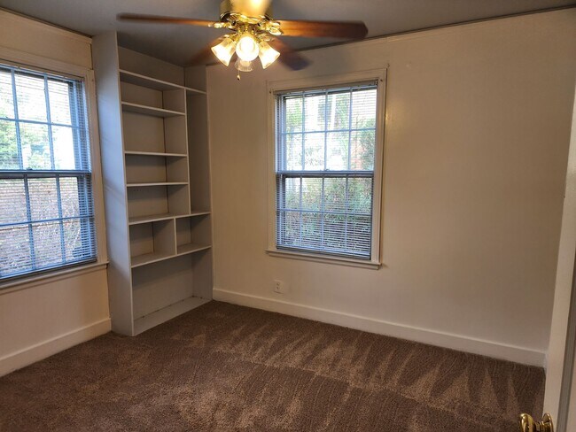Building Photo - Renovated Home Just Off Washington Rd clos...