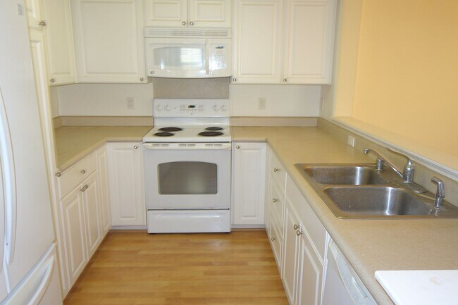 Building Photo - 3 BD/2.5 BA in Ewa Beach