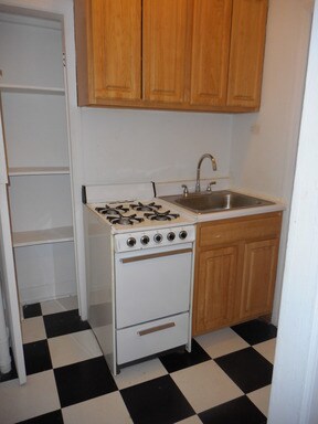 Building Photo - 6 E Read St