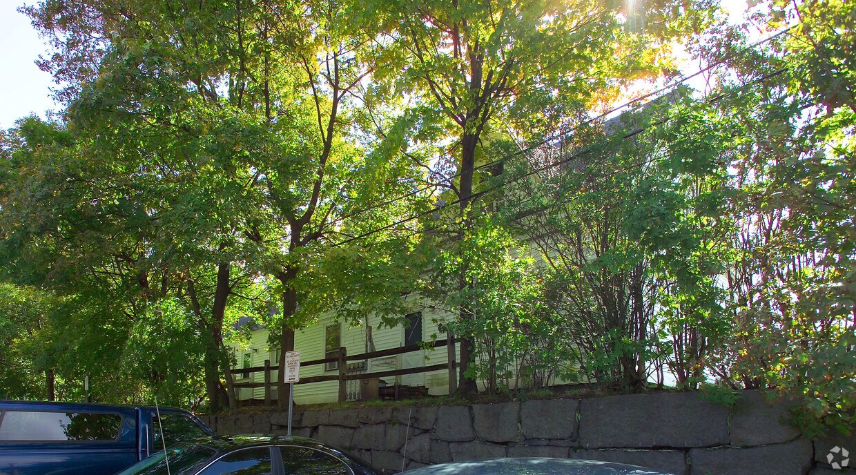 Foto del edificio - 30 High School Ave