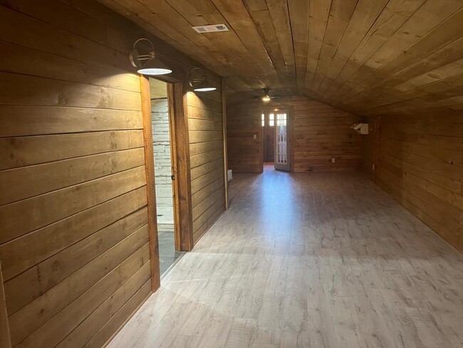 Building Photo - 610 Madola Rd
