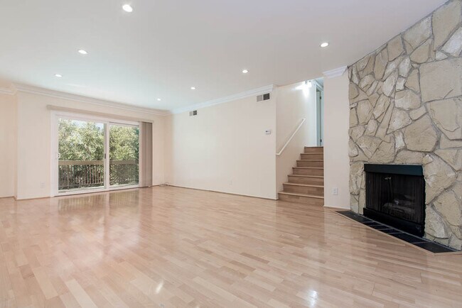 Foto del edificio - 1242 S Barrington Ave