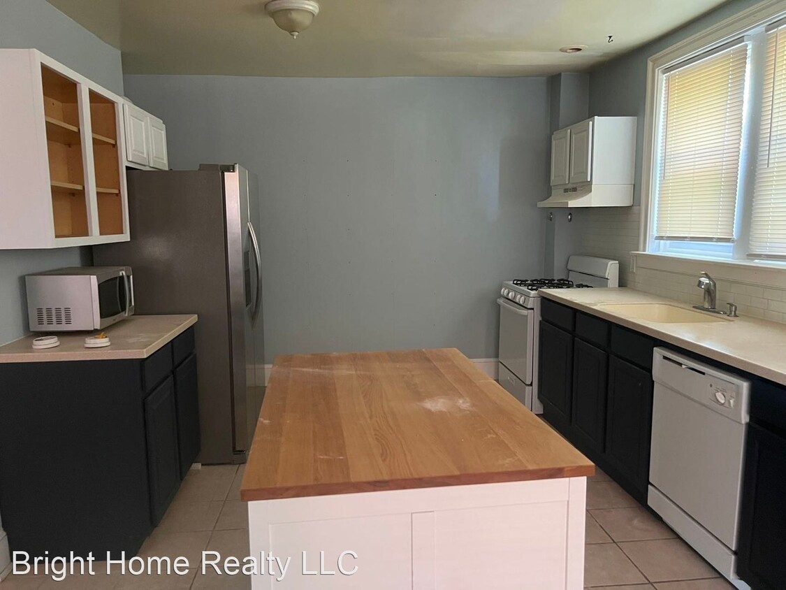 Primary Photo - 4 br, 2 bath House - 5021 Wissahickon Ave