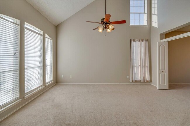 Building Photo - 2501 Potomac Dr