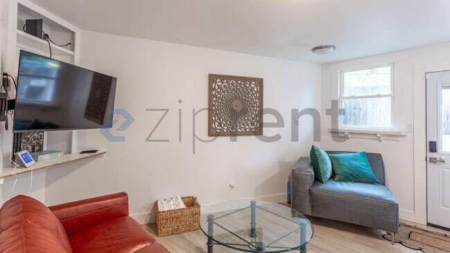 Foto del edificio - 6010 Cazadero Hwy