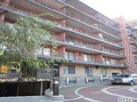 Primary Photo - 143-50 Barclay Ave