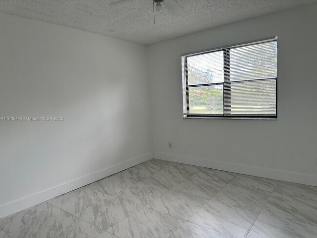 Foto del edificio - 610 S Park Rd