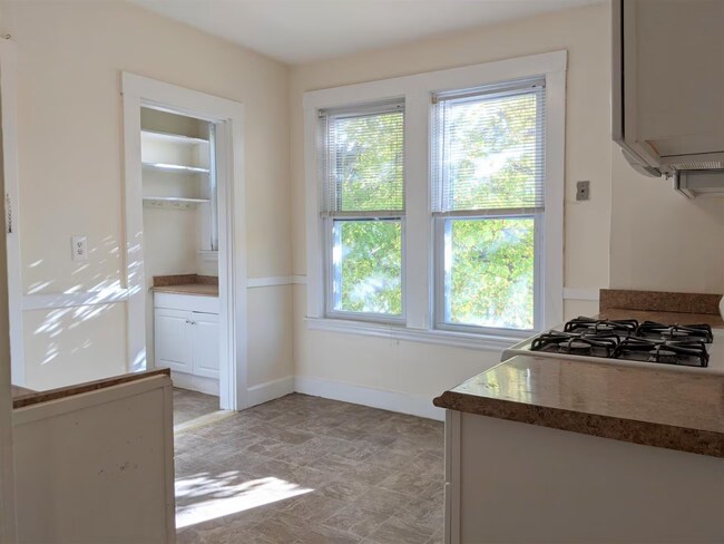 Foto del edificio - 14 Sanborn Ave