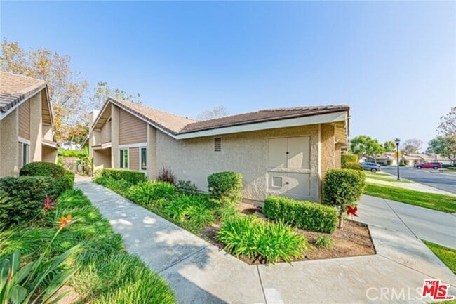 Building Photo - 21285 Via Del Vaquero