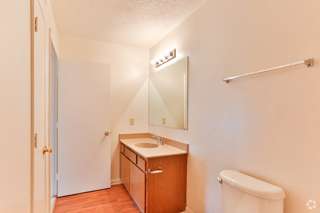 1BR,1BA_700 Ft² - cuarto de baño - Foxcroft Apartments