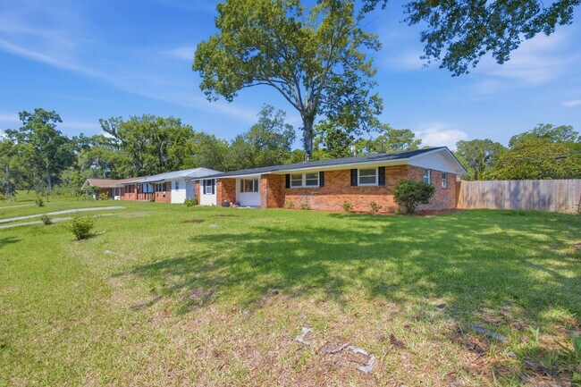 Building Photo - 12433 Deerfield Rd