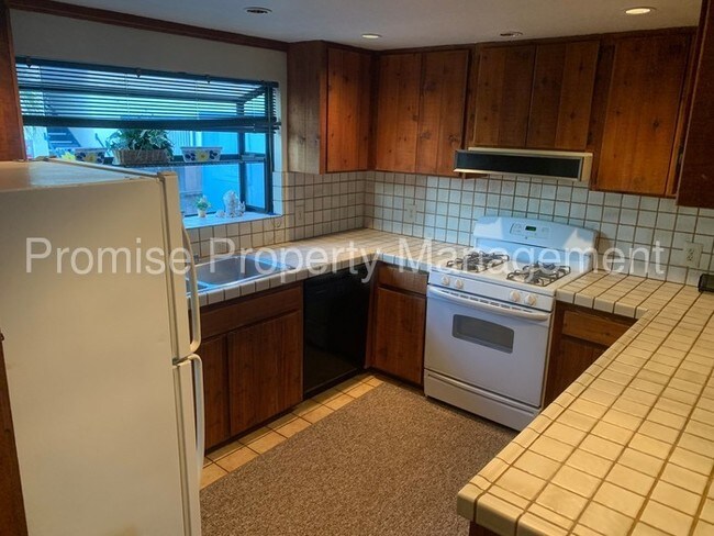 Foto del edificio - 1 bedroom one block from the beach!
