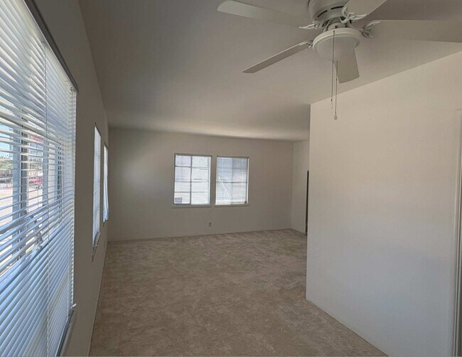 sala de estar - 15912 W Sunset Blvd